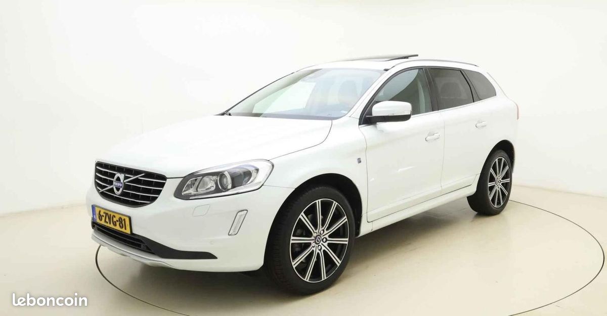 Volvo XC60 2.0 T5 245ch OCEAN RACE - TOIT PANORAMIQUE CUIR SIÈGES ÉLECTRIQUES CHAUFFANTS PARE-BRI... (image 1)