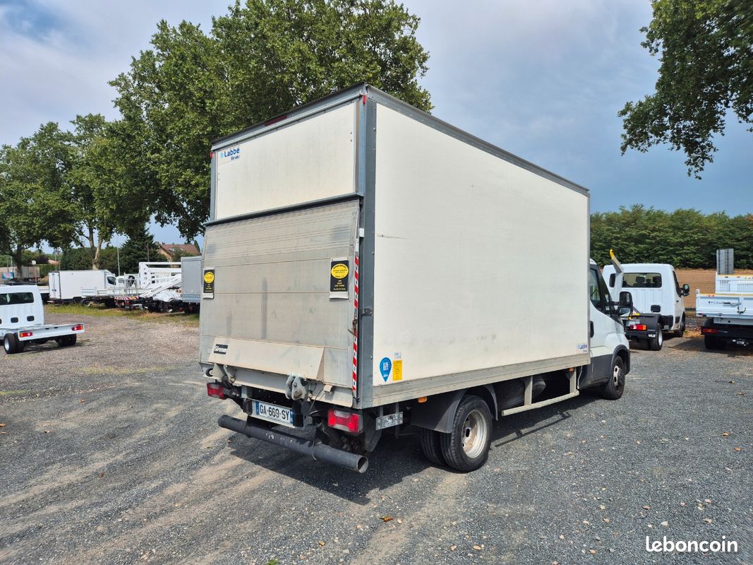 Iveco Dayly Chassis Cabine 20 m3 caisse hayon (image 3)
