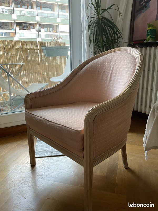 Fauteuil cabriolet vintage rose poudré – style Louis XVI (image 1)