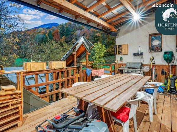 Maison 7 pièces 250 m² · à École · 250 m² · 36 000 €