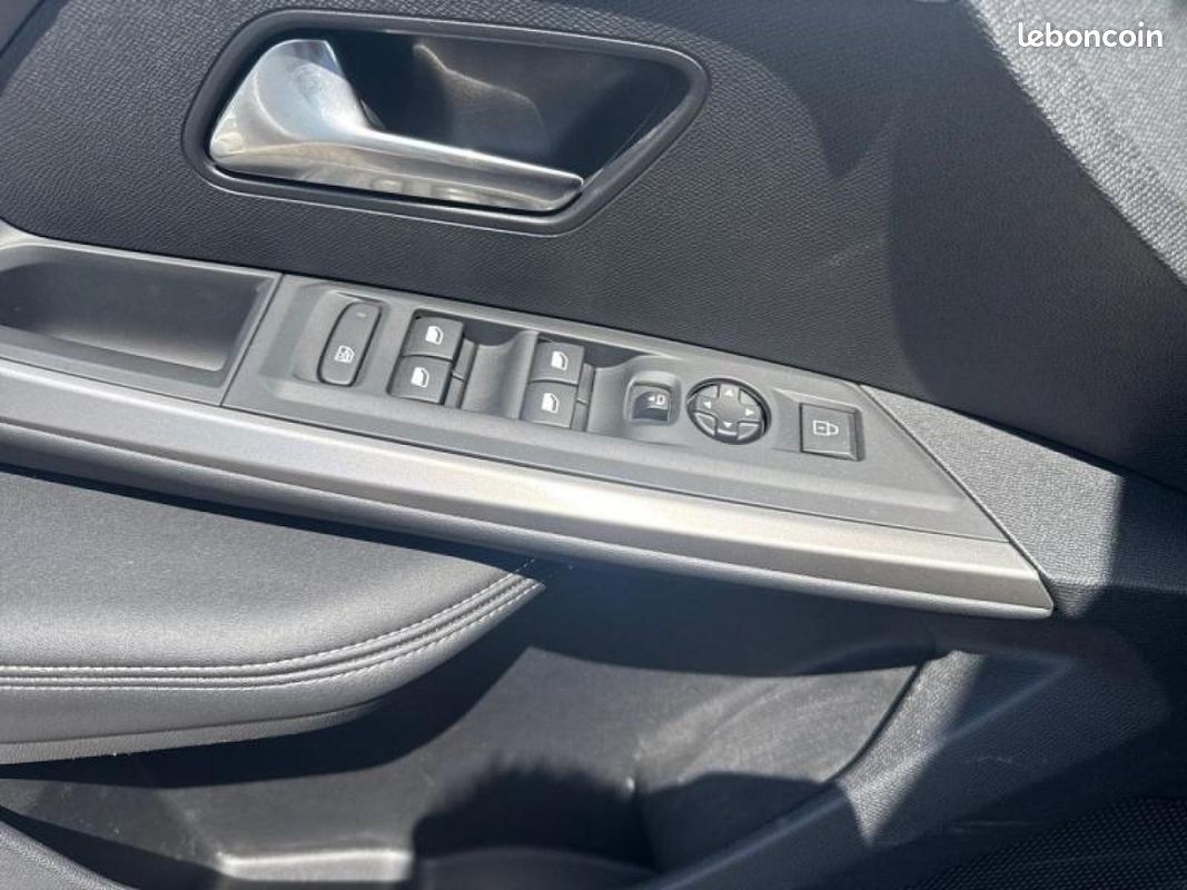 Peugeot 3008 1.2 Hybrid 136ch Allure e-DCS6 (image 15)