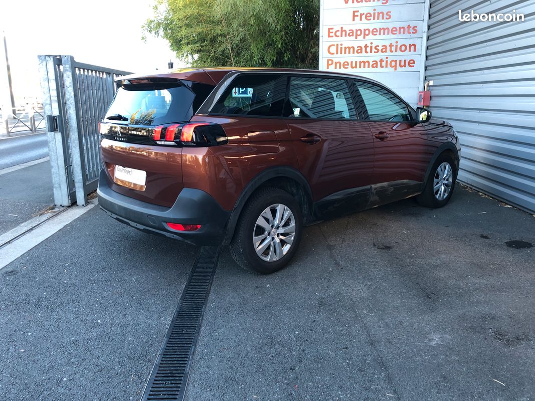 PEUGEOT 5008 1.2 130ch S&S Active Pack EAT8 1ère main (image 3)