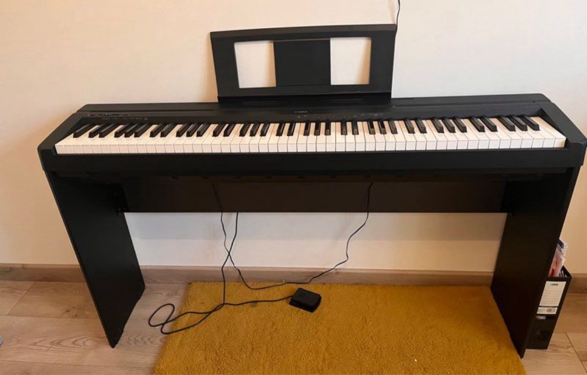 Yamaha – Piano numérique 88 touches avec support pour clavier Knox Gear,  banc réglable et pédale de sustain - P45B : : Instruments de  musique