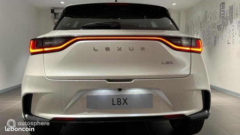 Lexus Lbx 1.5 136ch Business Plus 2WD MY26 (image 6)