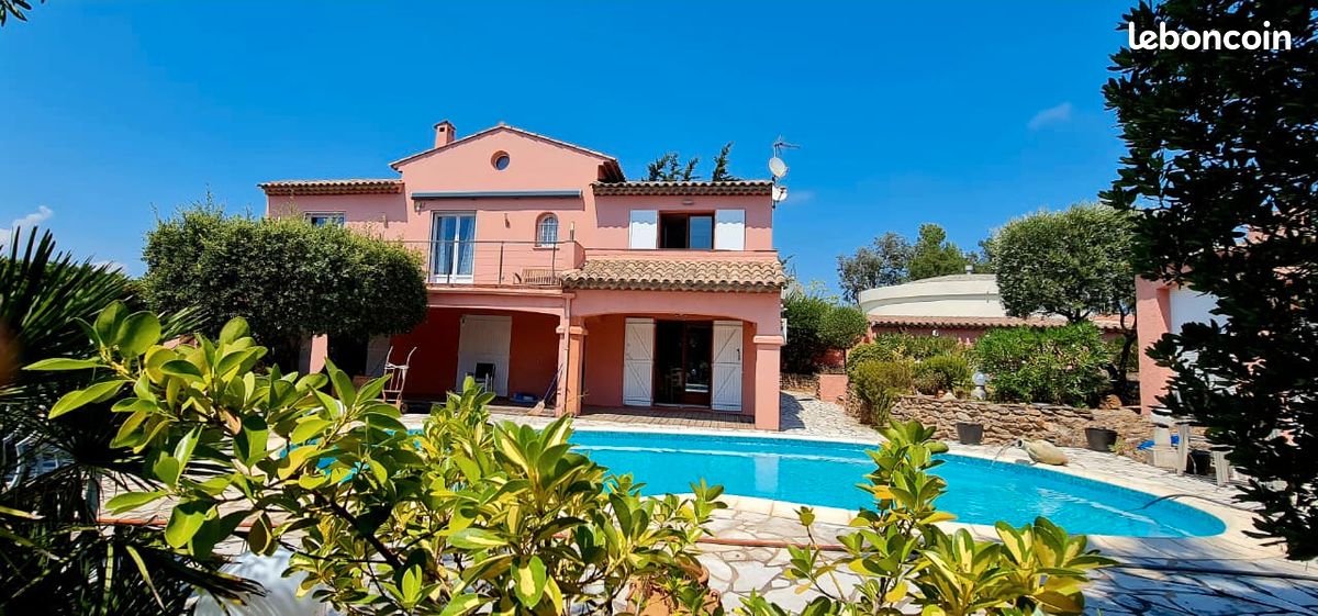 Maison 4 pièces 180 m² · à Roquebrune-sur-Argens · 180 m² · 890 000 €