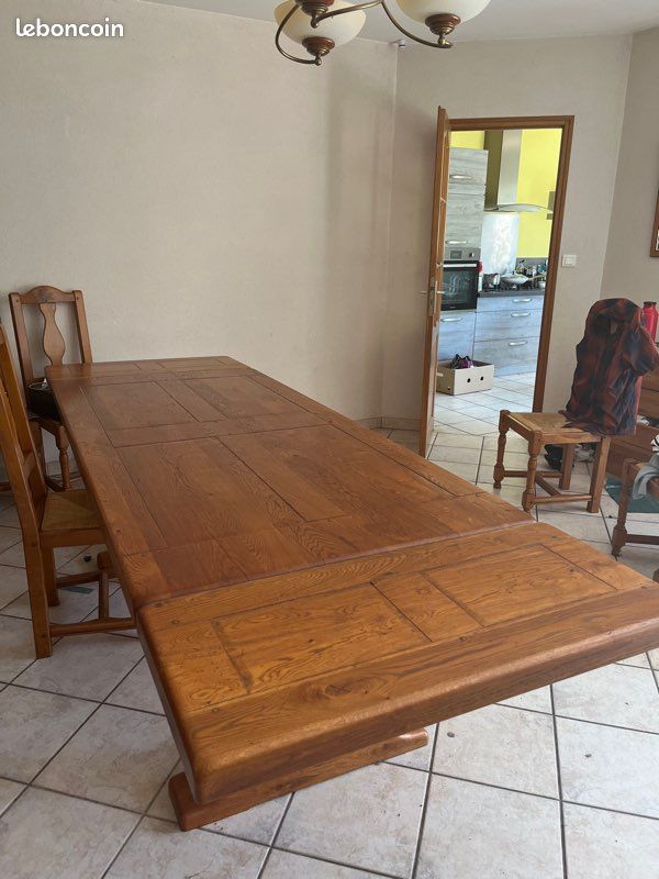 Table en bois massif et ses chaises (image 2)