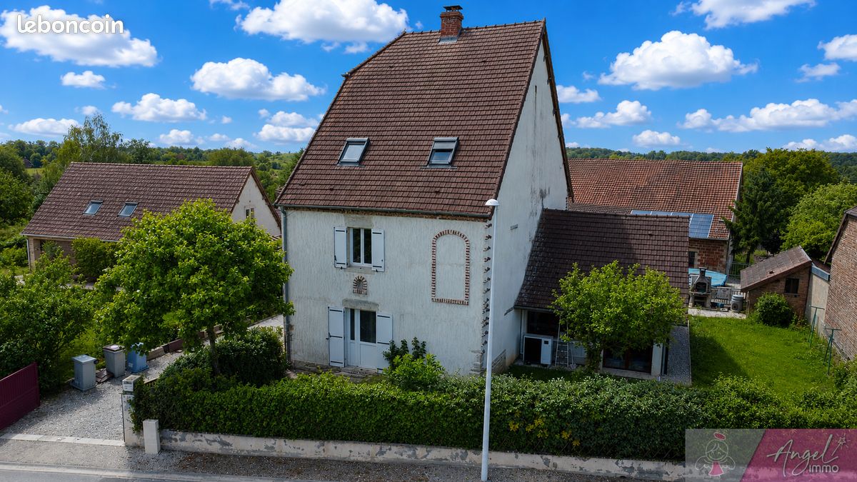 Maison 9 pièces 246 m² · à Bletterans · 246 m² · 269 000 €