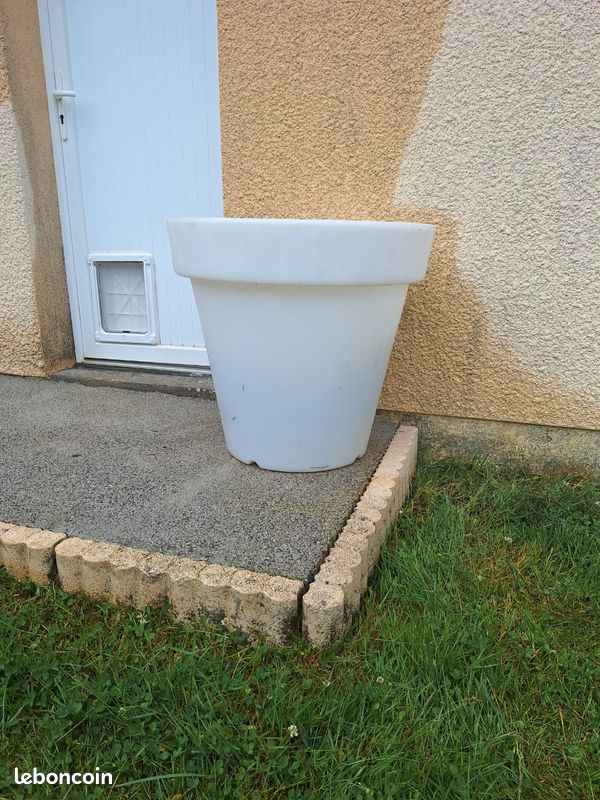 Grand pot à fleur extérieur blanc (image 1)