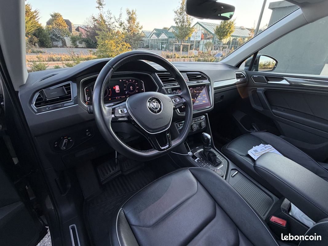 VOLKSWAGEN Tiguan 2.0 TDI 190 CARAT EXCLUSIVE 4MOTION DSG7 - GARANTIE 12 MOIS (image 10)