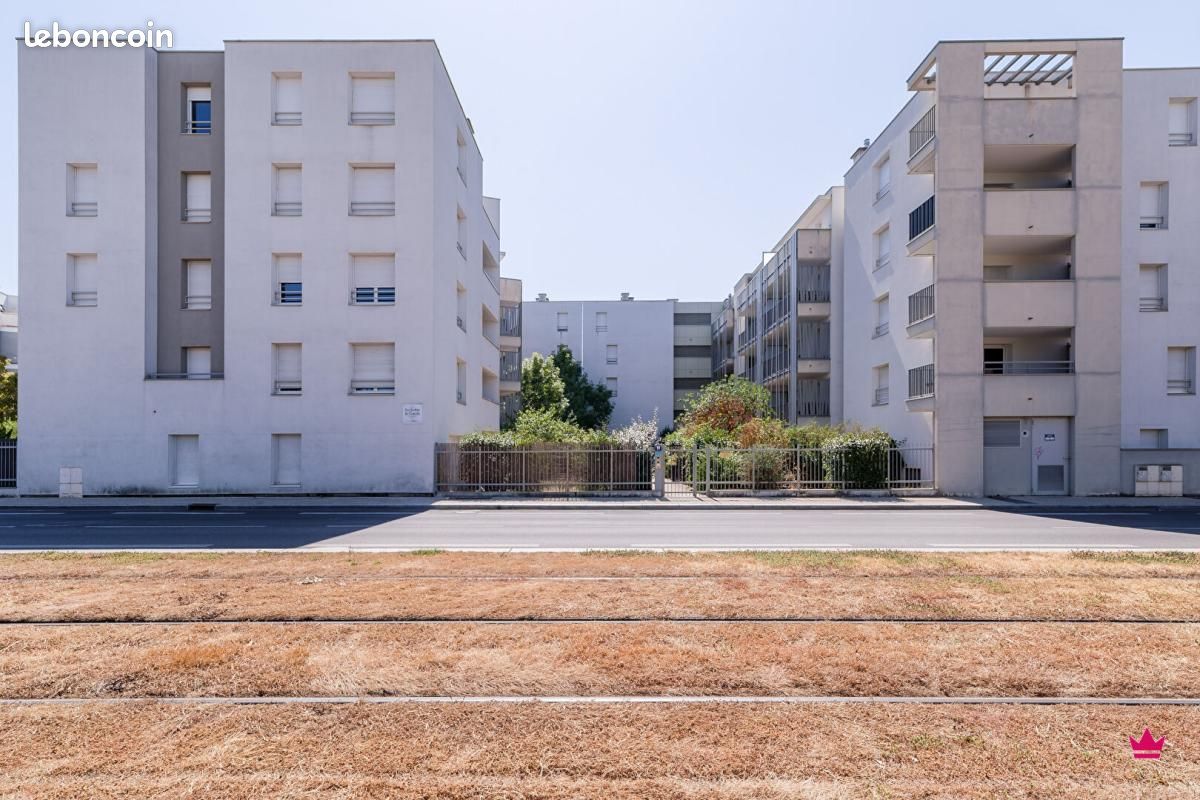 Garage/box Saint Priest · à Saint-Priest · 14 000 €