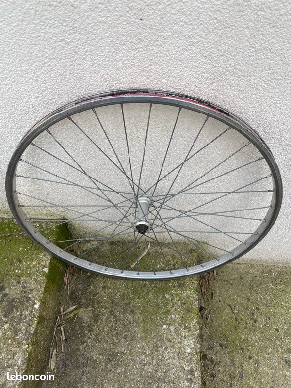 Roue Avant Acier Wald 26 X 1,75 – 36 Rayons – Frein Sur Jante – Occasion USA