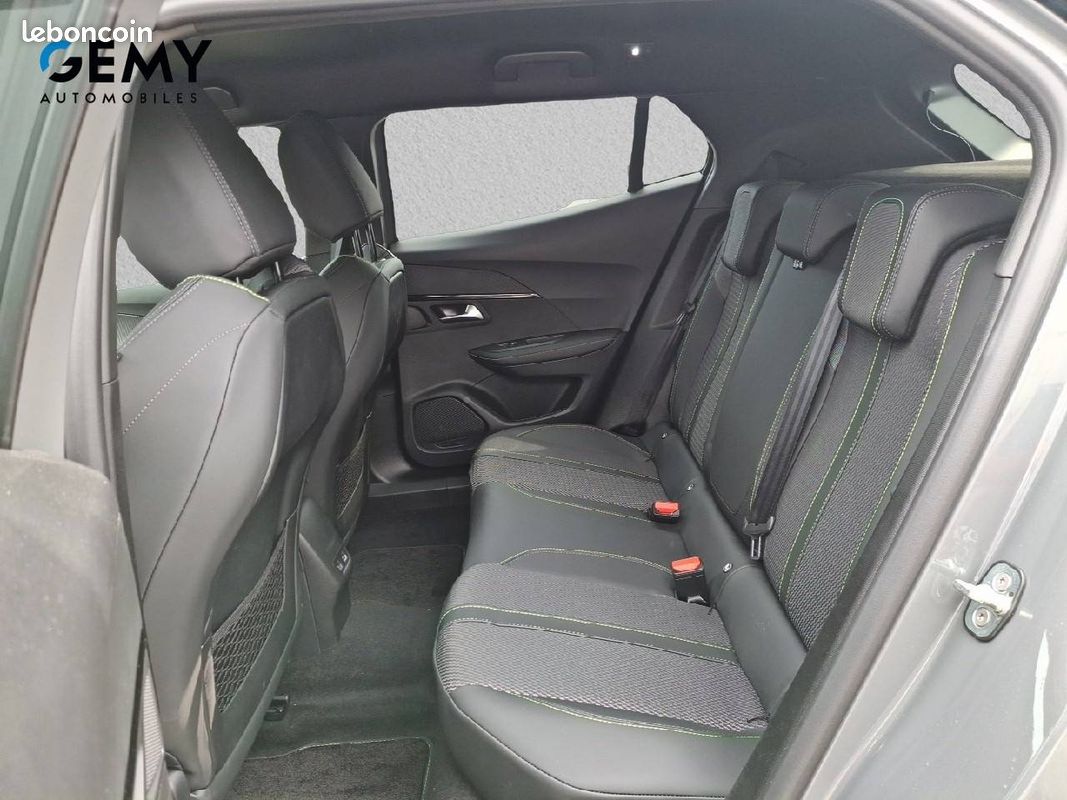 PEUGEOT 2008 Hybrid 145 e-DCS6 GT (image 10)