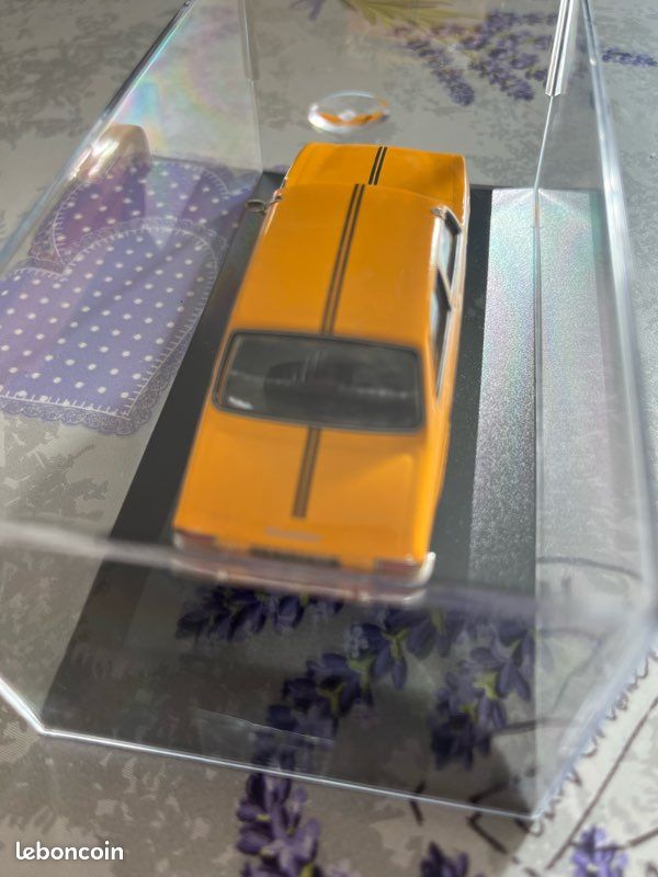Salvat SER31 1/43 Jaune Voiture Miniature Peugeot 504 SL - Taxi Cordoba 1999