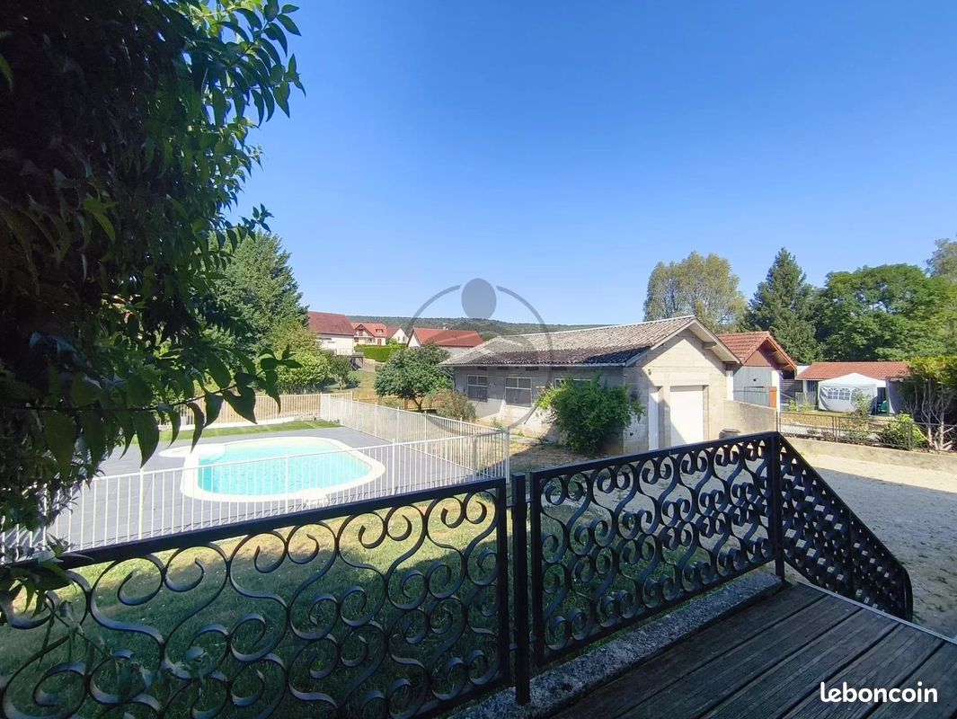 Maison 8 pièces 176 m² · à Marchaux-Chaudefontaine · 176 m² · 270 000 €