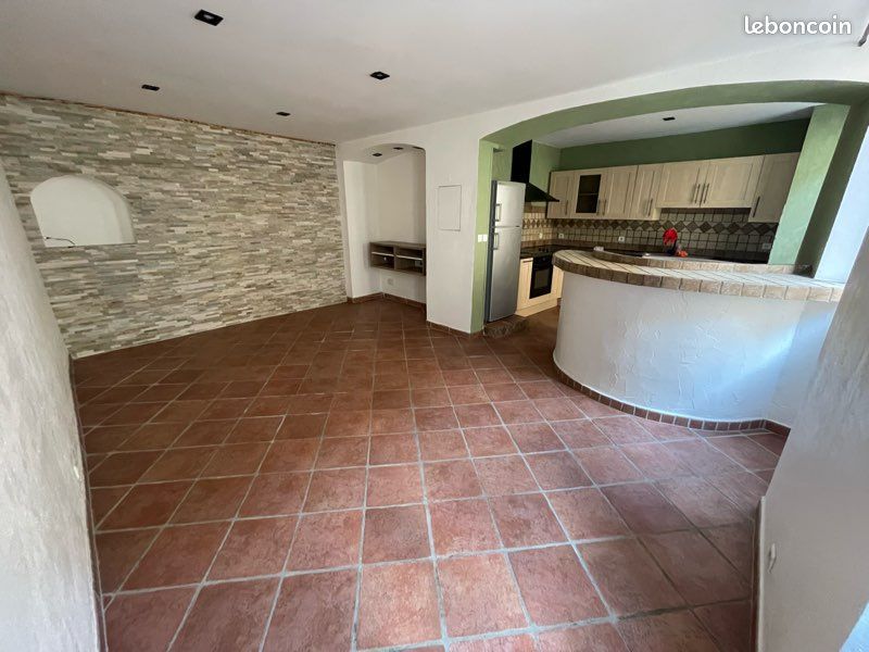 Appartement 3 pièces 65 m² · à Solliès-Toucas · 65 m² · 860 €