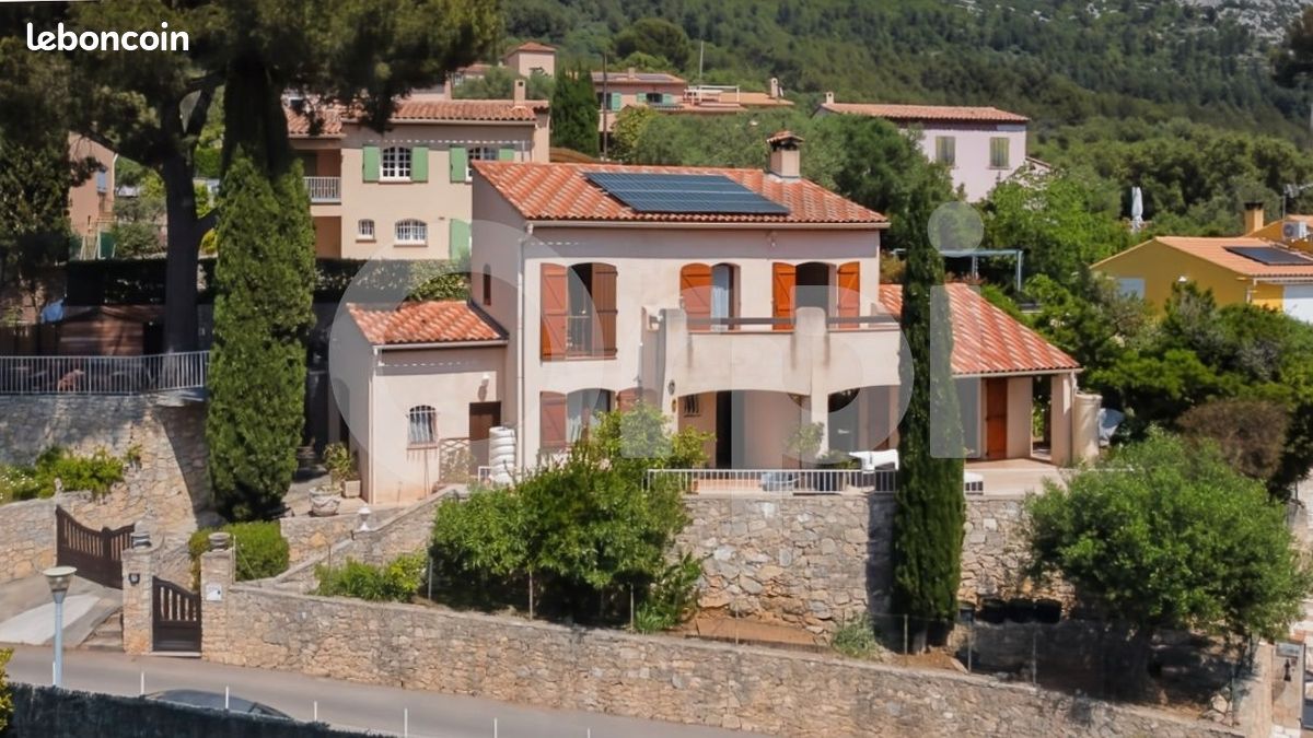 Maison 5 pièces 136 m² · à Le Revest-les-Eaux · 136 m² · 514 000 €