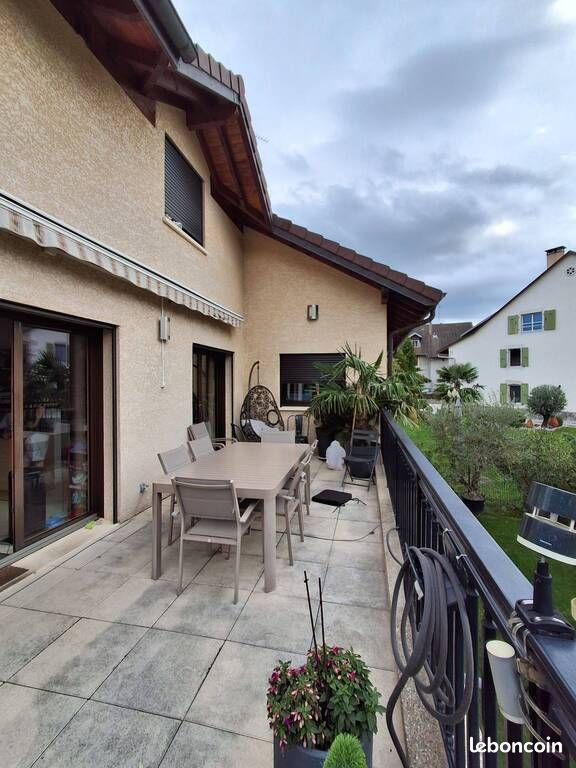Appartement 5 pièces 177 m² · à Divonne-les-Bains · 177 m² · 2 950 €/mois