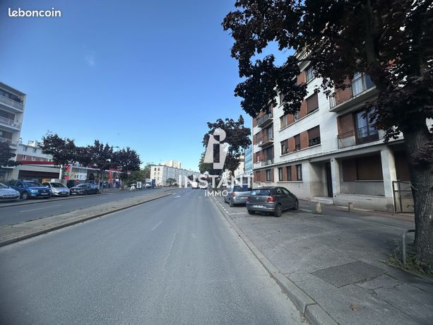 Parking/box 80 m² Créteil