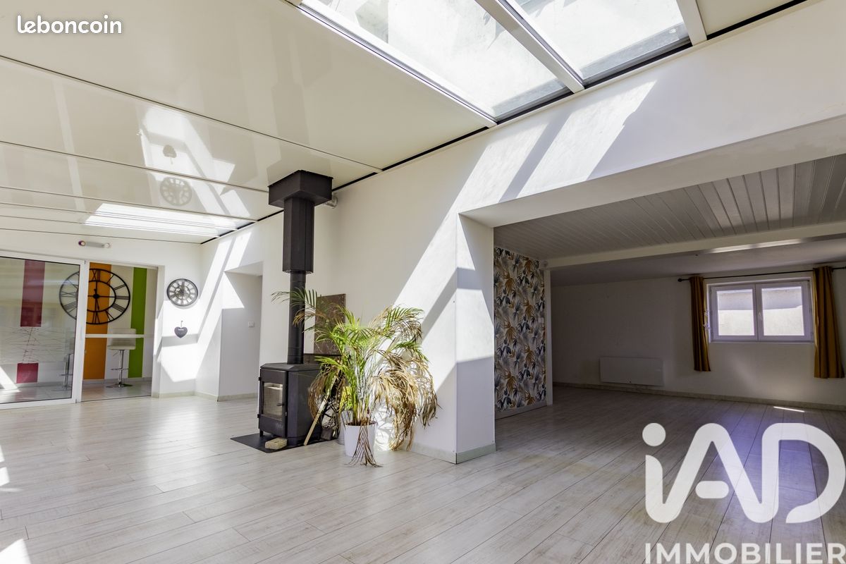 Maison 5 pièces 132 m² · à Charron · 132 m² · 228 000 €