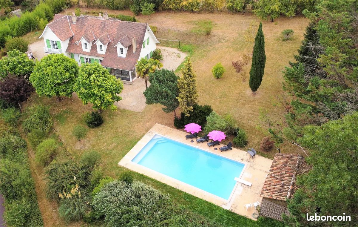 Maison 10 pièces 243 m² · à Bergerac · 243 m² · 1 800 €/mois