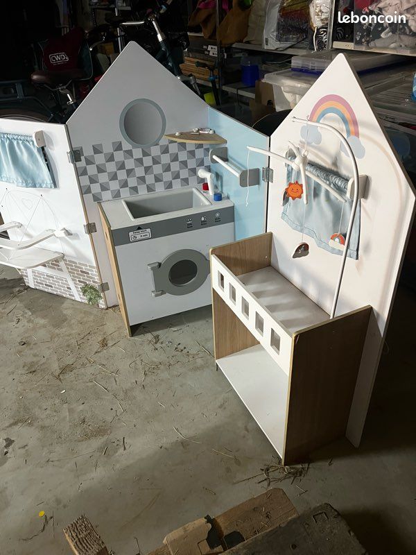 Maison pour poupon (image 1)