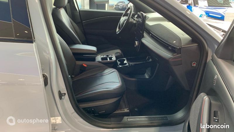 Ford Mustang Mach-E 375ch Extended Range 88kWh Premium AWD (image 15)