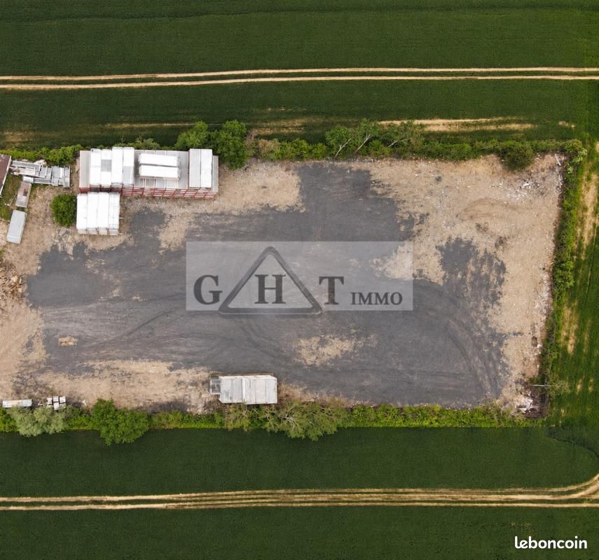 Terrain 1 000 m² La Houssaye En Brie · à La Houssaye-en-Brie · 2 200 €/mois
