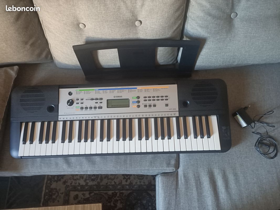 Piano (ypt225) (image 1)