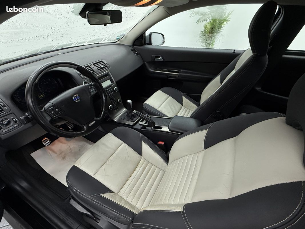 Volvo c30 d2 115cv r-design (image 4)
