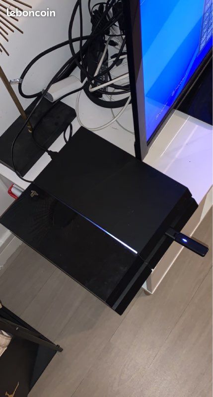 Ps4 jeux plus une manette (image 1)