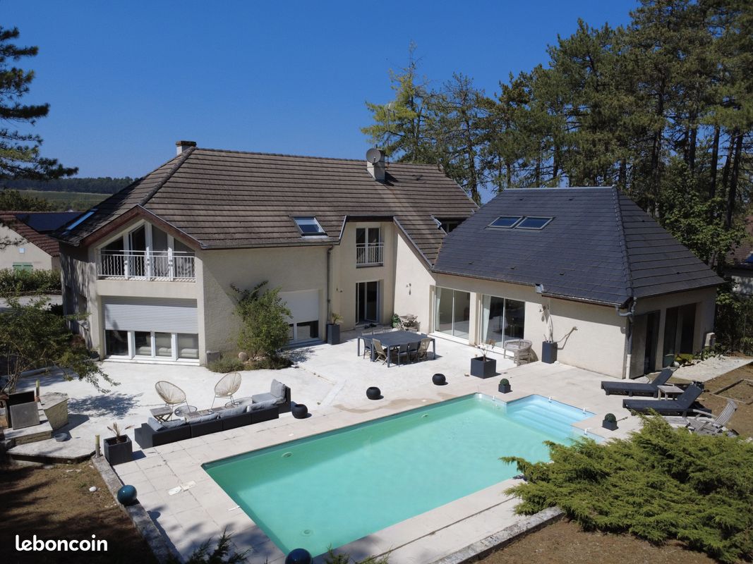 Maison 10 pièces 275 m² · à Dijon · 275 m² · 748 000 €