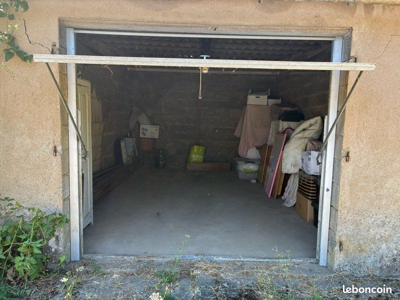 Grand garage fermé 22 m² – Audun-le-Roman – Dispo de suite · 100 €/mois