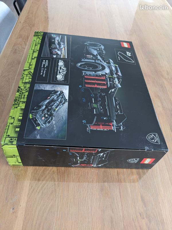LEGO Technic 42156 Peugeot 9X8 24H Le Mans Hybrid Hypercar (image 4)