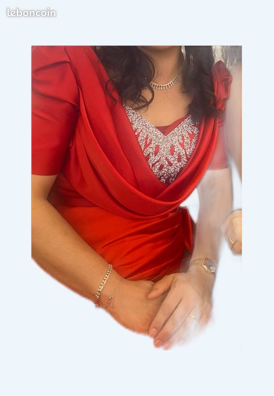 Robe de soirée satin rouge (image 1)