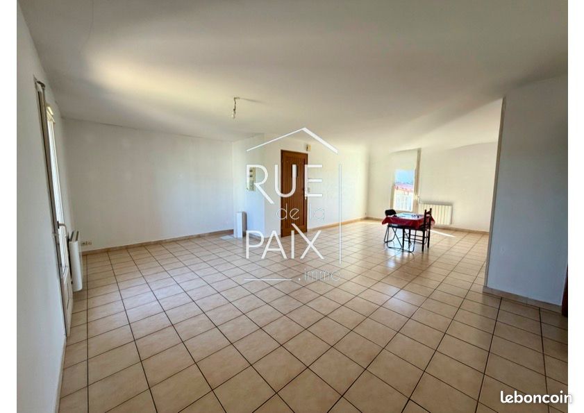 Appartement 3 pièces 101 m² · à Parthenay · 101 m² · 680 €