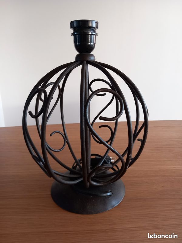 Lampe lanterne à grille pour jardin en fer forgé patiné - Fabriqué par les forge