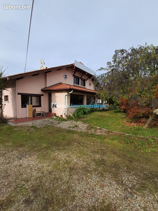 Maison 11 pièces 336 m² · à Orleix · 336 m² · 212 000 €