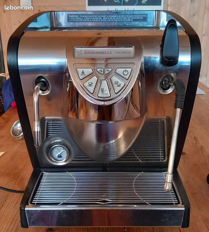 Machine à Espresso Nuova Simonelli Musica – Occasion – Nettoyée, Avec Marques D'usage