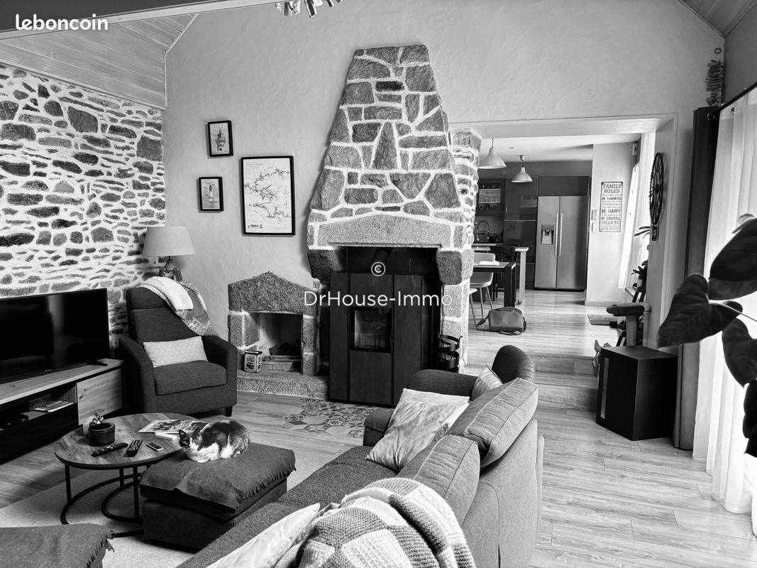 Maison 8 pièces 180 m² · à Lanarvily · 180 m² · 374 500 €