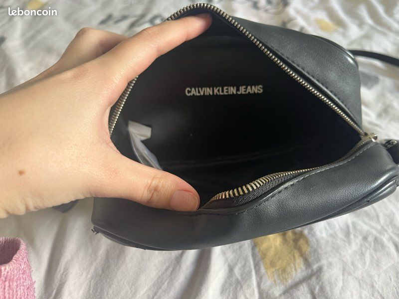 🖤 Sac bandoulière Calvin Klein, sobre et intemporel (image 6)