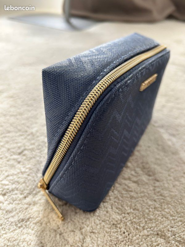 Kit D'équipement Première Classe MISSONI Delta Cuir Bleu ~ VIDE