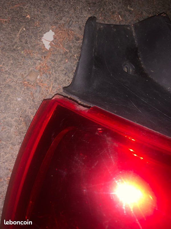 Phare arrière clio 3 (image 3)