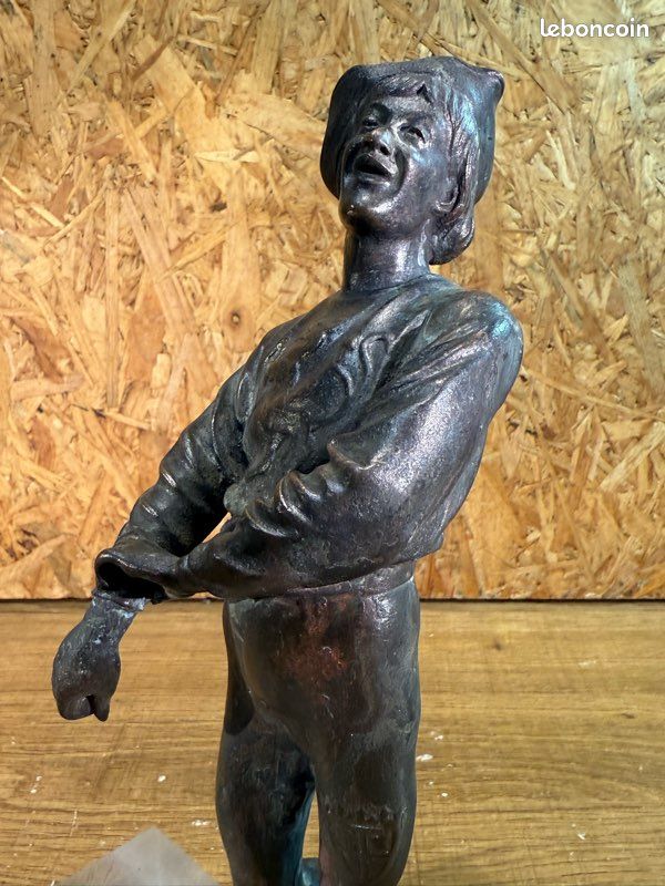 Sculpture ancienne en bronze – Alfred Barye (1839-1882) – Personnage Renaissance souriant (image 4)