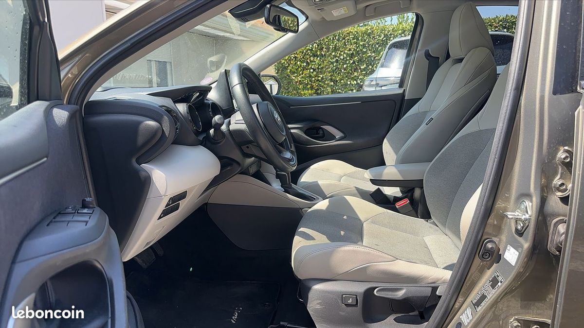 Toyota Yaris IV 1.5 VVTi 116 Hybrid E-CVT Iconic (image 27)
