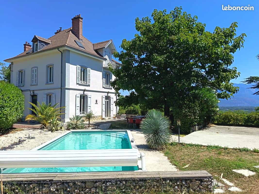 Maison 12 pièces 258 m² · à Tullins · 258 m² · 595 000 €