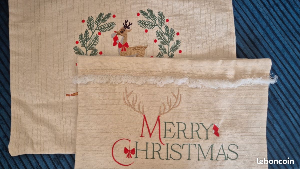 Carré Brodé Joyeux Noël 7 1/2" - Rouge Blanc Vert Sur Fond Noir - Neuf