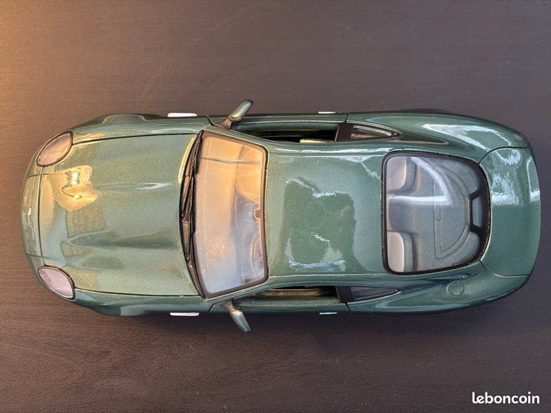 Aston Martin DB7 Vantage Maisto 1/18 - Modélisme