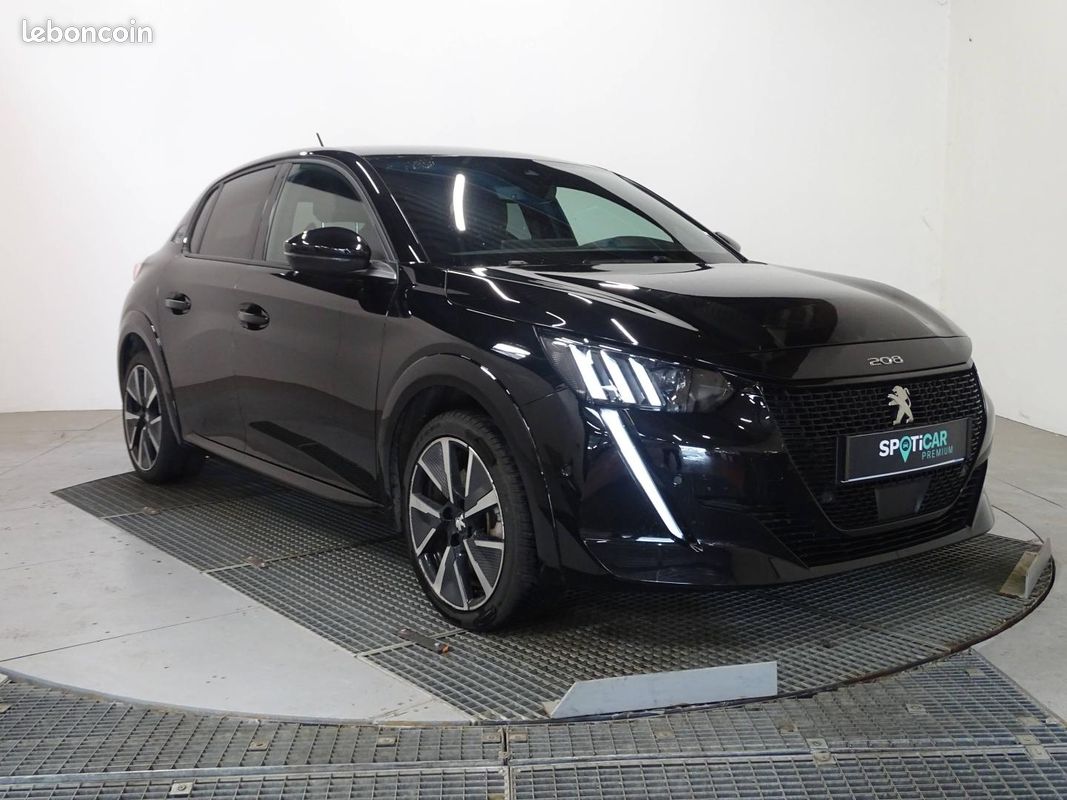 Peugeot 208 e-208 136ch GT Pack (image 2)