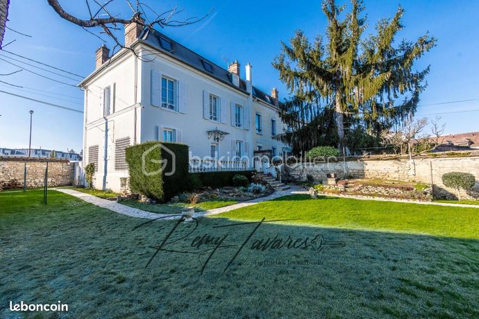 Maison 9 pièces 218 m²