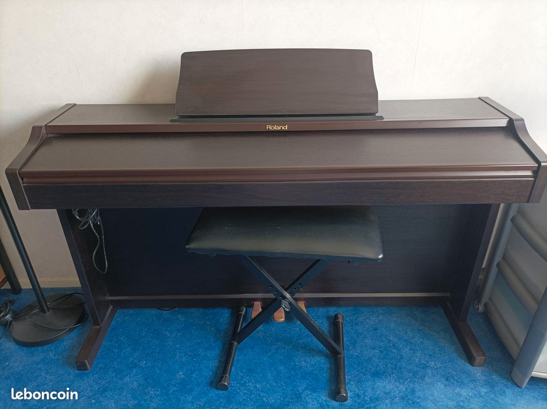 Piano numérique Roland avec tabouret (image 2)